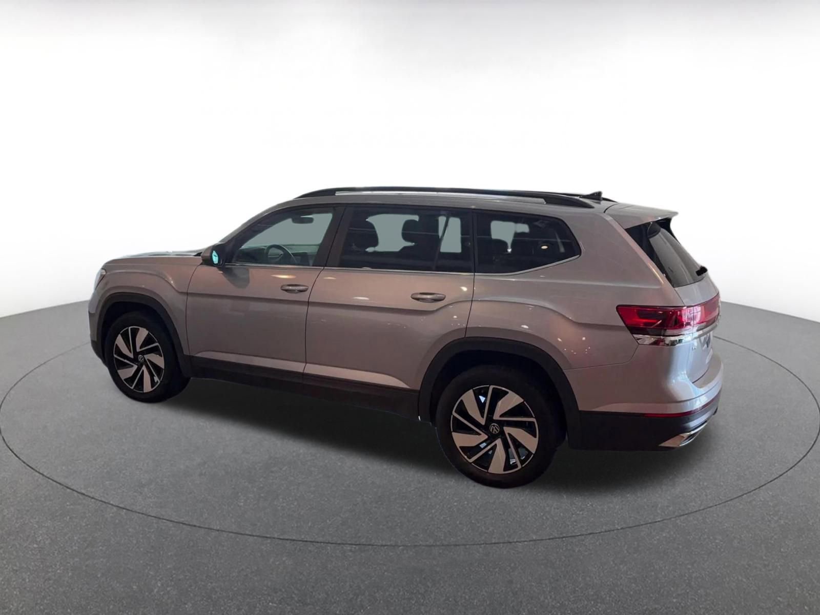 Used 2025 Volkswagen Atlas SE image 10