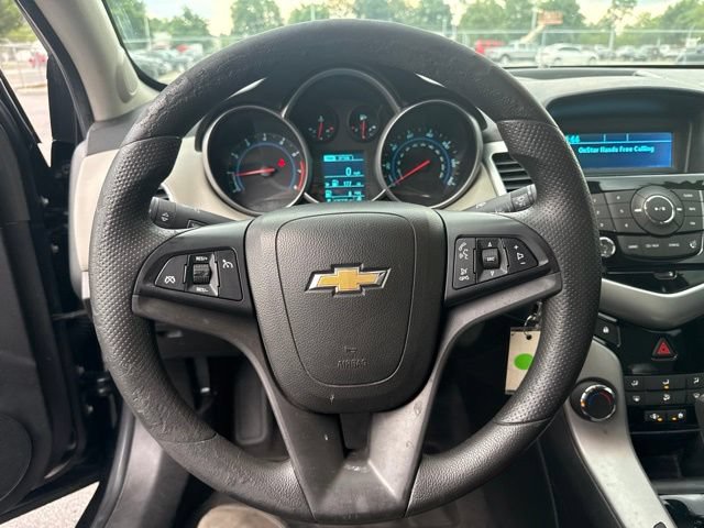 Used 2013 Chevrolet Cruze LS FWD image 26