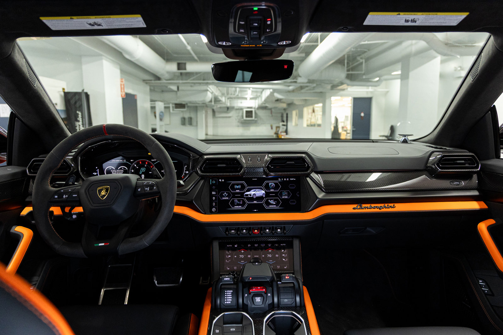 Used 2025 Lamborghini Urus SE image 31