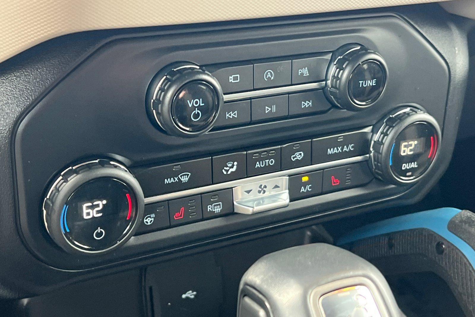 Used 2023 Ford Bronco Wildtrak image 25