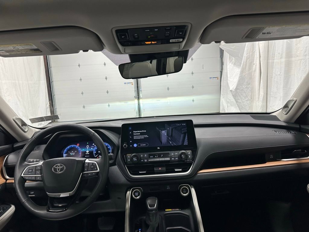 Used 2025 Toyota Grand Highlander AWD image 43