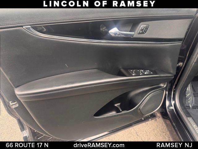 Used 2023 Lincoln Nautilus Reserve image 12