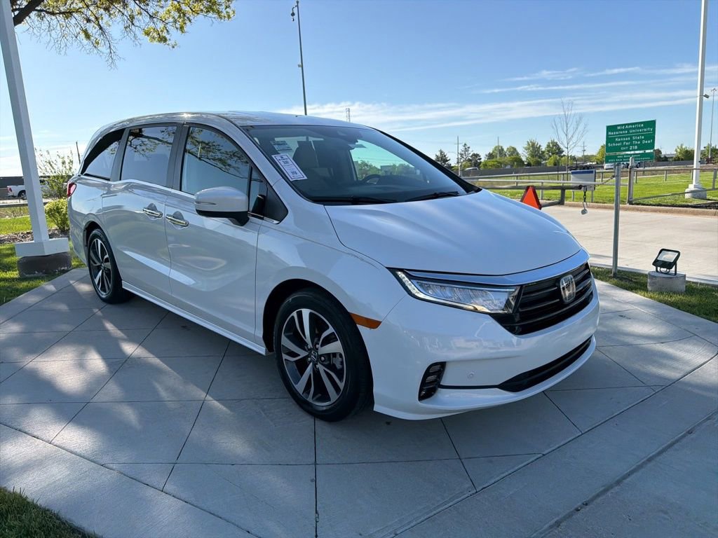 Used 2023 Honda Odyssey Touring image 2