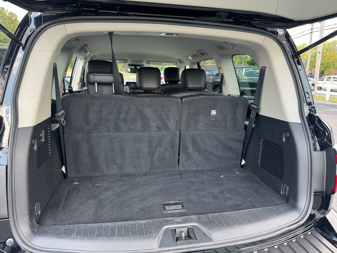 Used 2023 Nissan Armada SV image 17