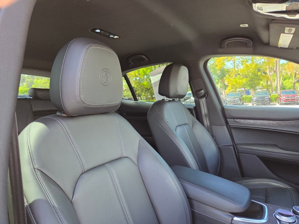 Used 2023 Alfa Romeo Stelvio Sprint image 11