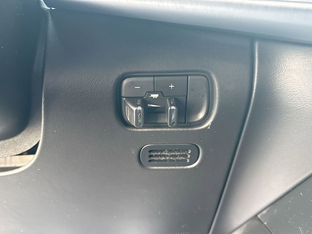 Used 2022 Jeep Grand Wagoneer Series III w/ Rear Seat Video Group 1 image 15