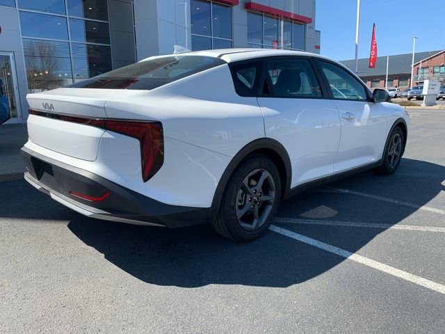 Used 2025 Kia K4 LXS FWD image 3