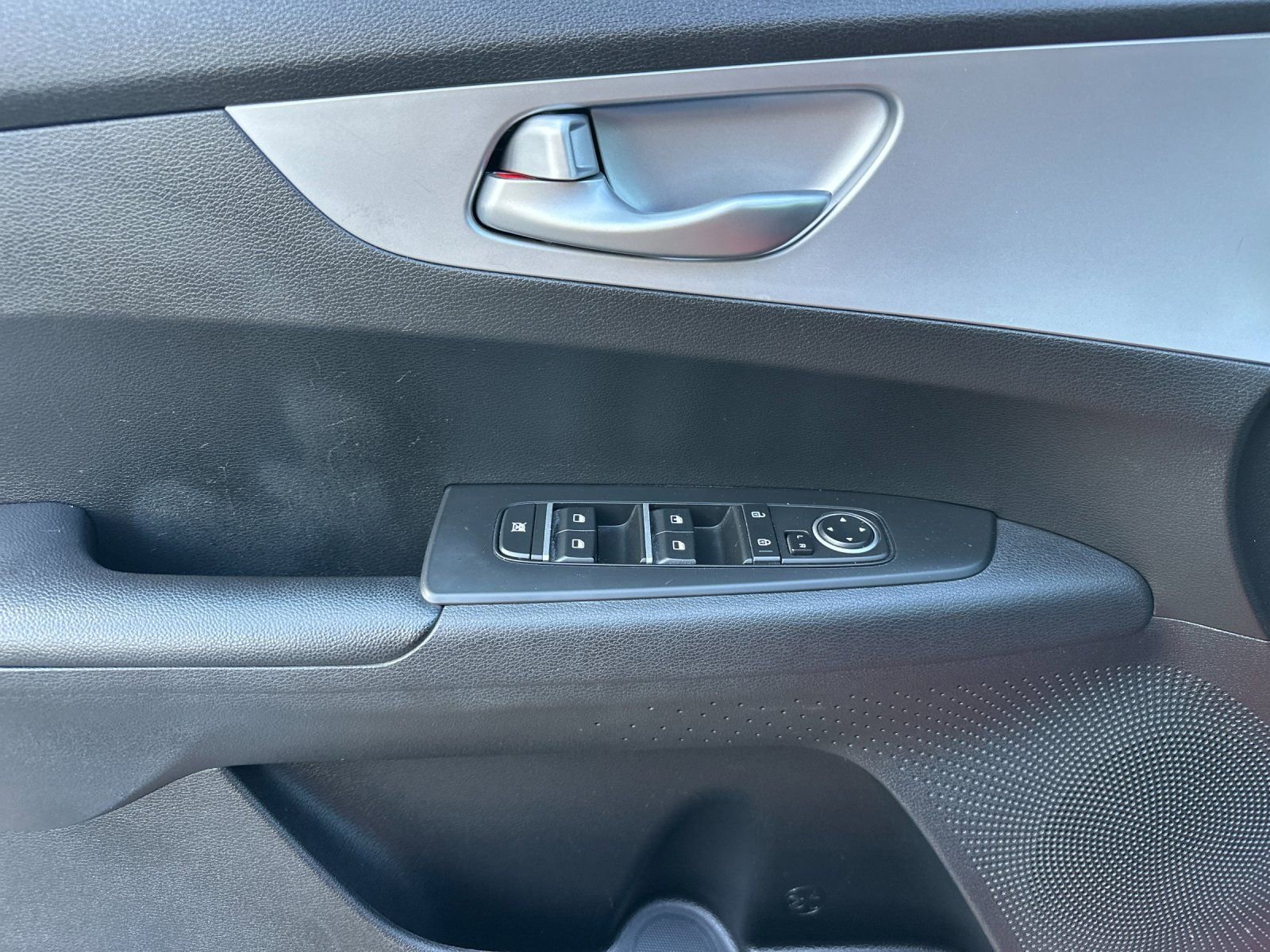 Used 2023 Kia Forte LXS image 11