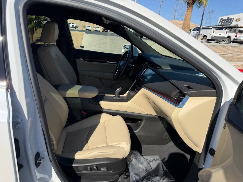 Used 2018 Cadillac XT5 Luxury w/ Driver Awareness Package FWD image 15