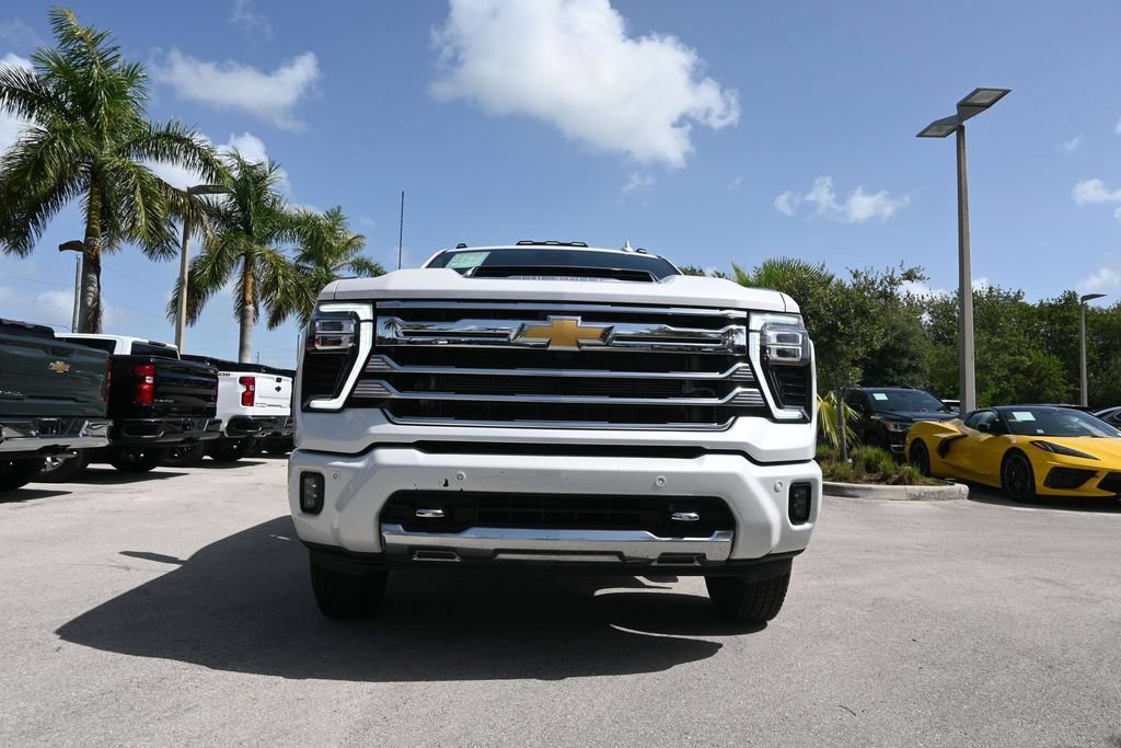 Used 2025 Chevrolet Silverado 3500 High Country w/ High Country Premium Package AWD/4WD image 3