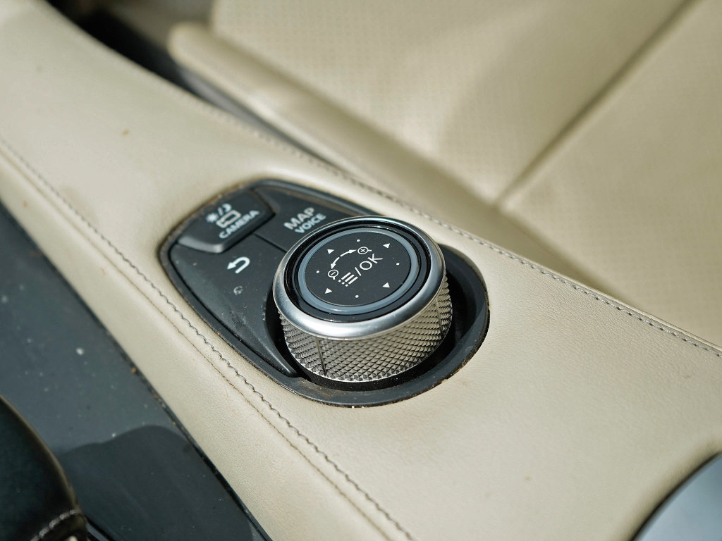 Used 2019 INFINITI QX50 Essential w/ Proactive Package image 16