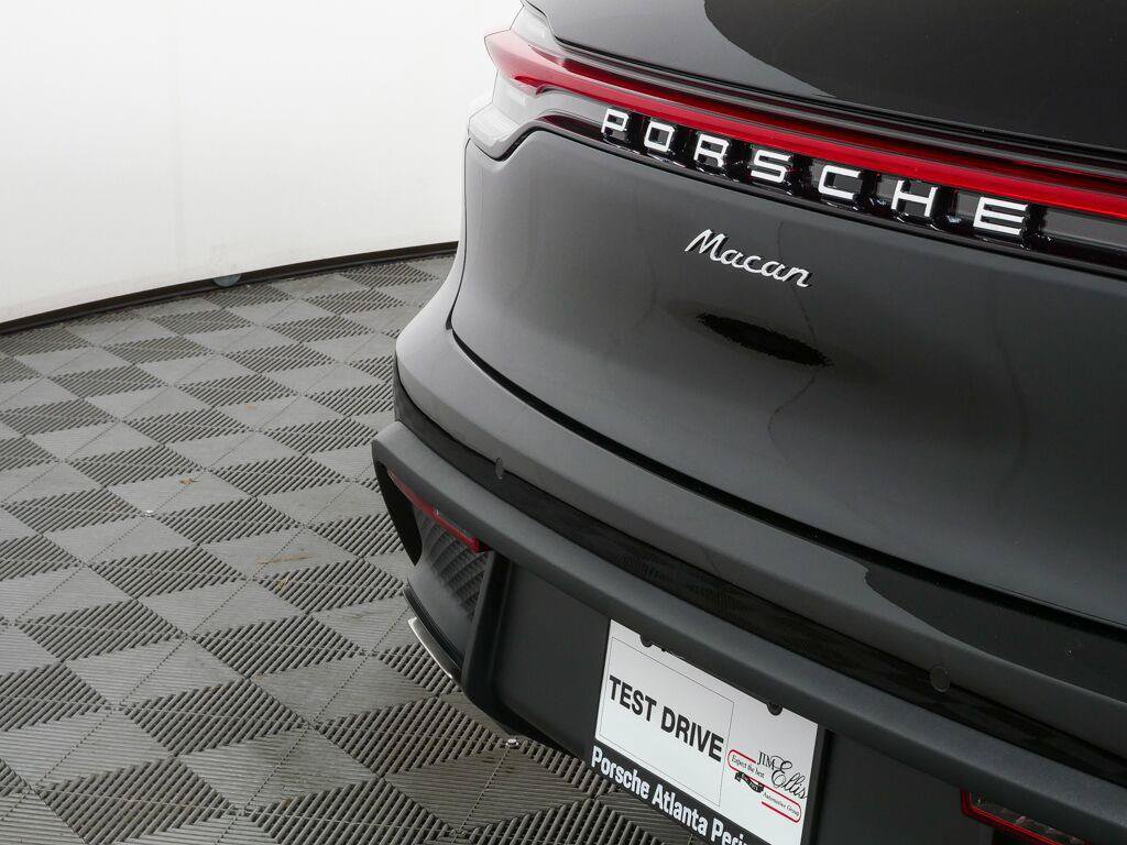 Certified 2026 Porsche Macan AWD/4WD image 37