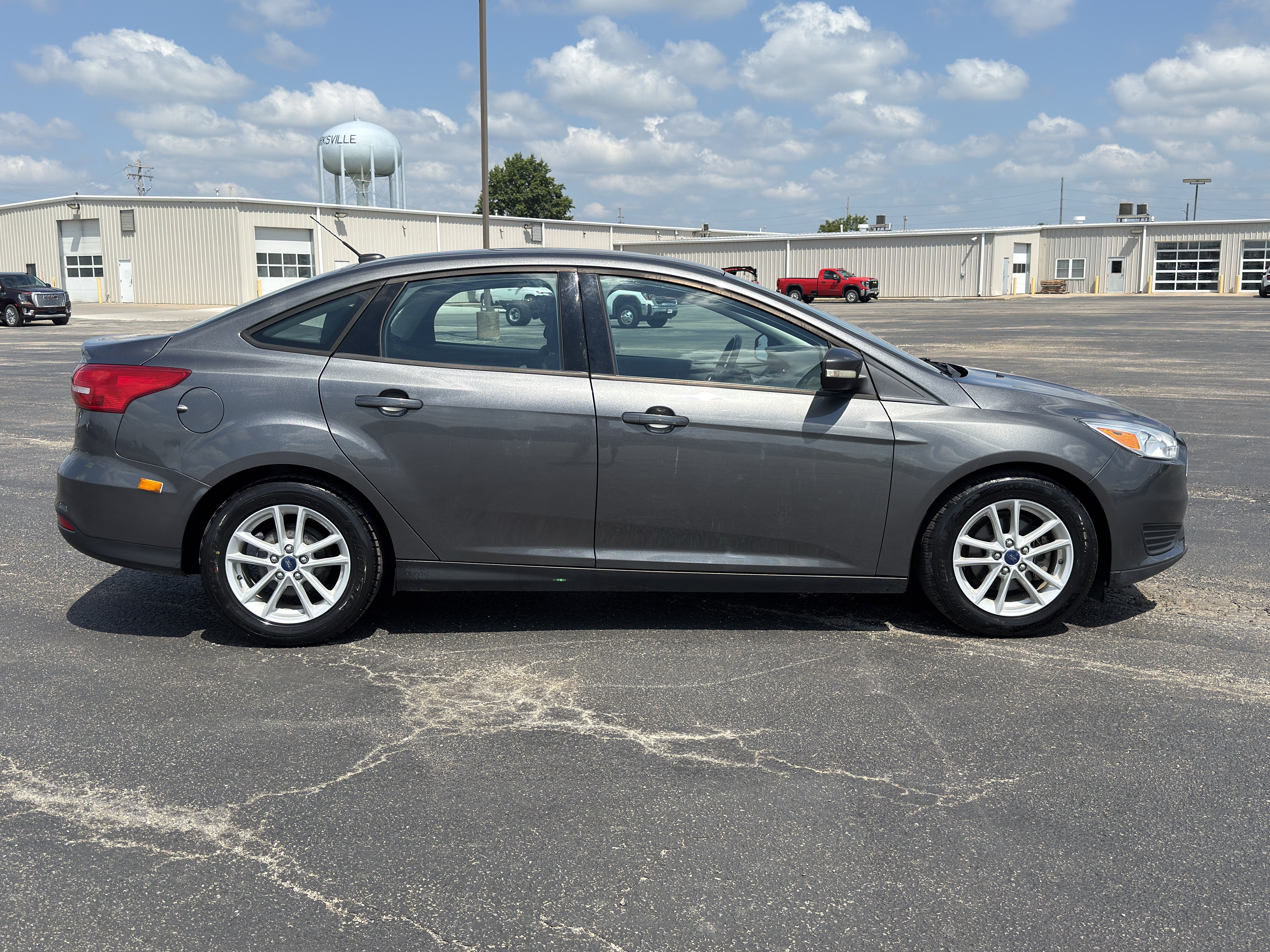Used 2015 Ford Focus SE w/ SE Cold Weather Package FWD image 2