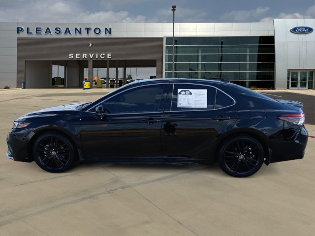 Used 2023 Toyota Camry XSE FWD image 2