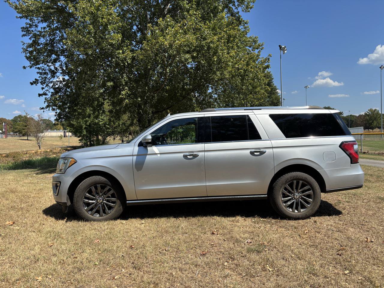 Used 2019 Ford Expedition Max Limited RWD image 2