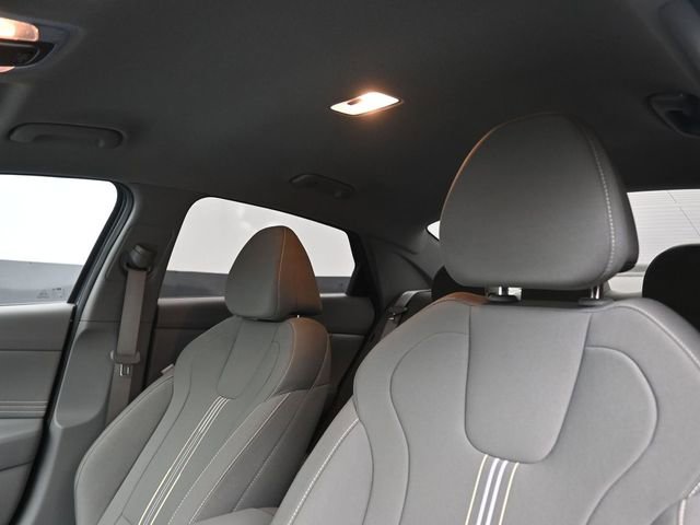 Used 2025 Hyundai Elantra Sport image 28