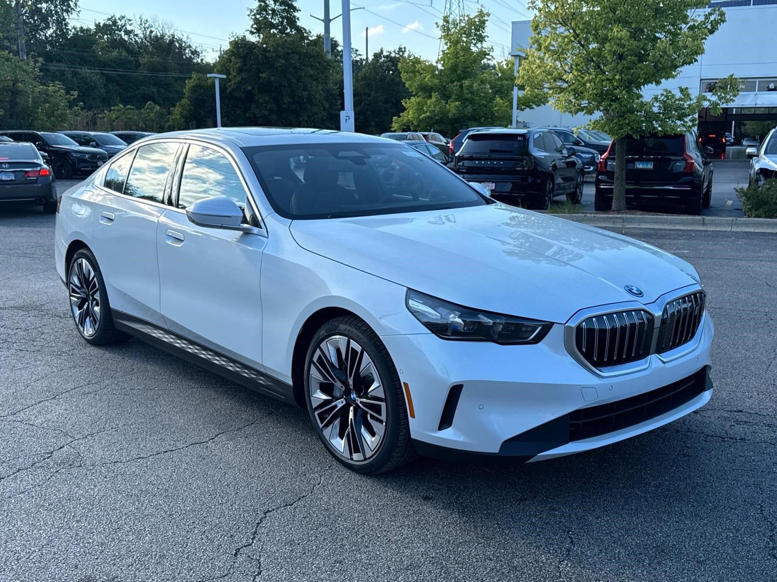 New 2026 BMW i5 eDrive40 image 3