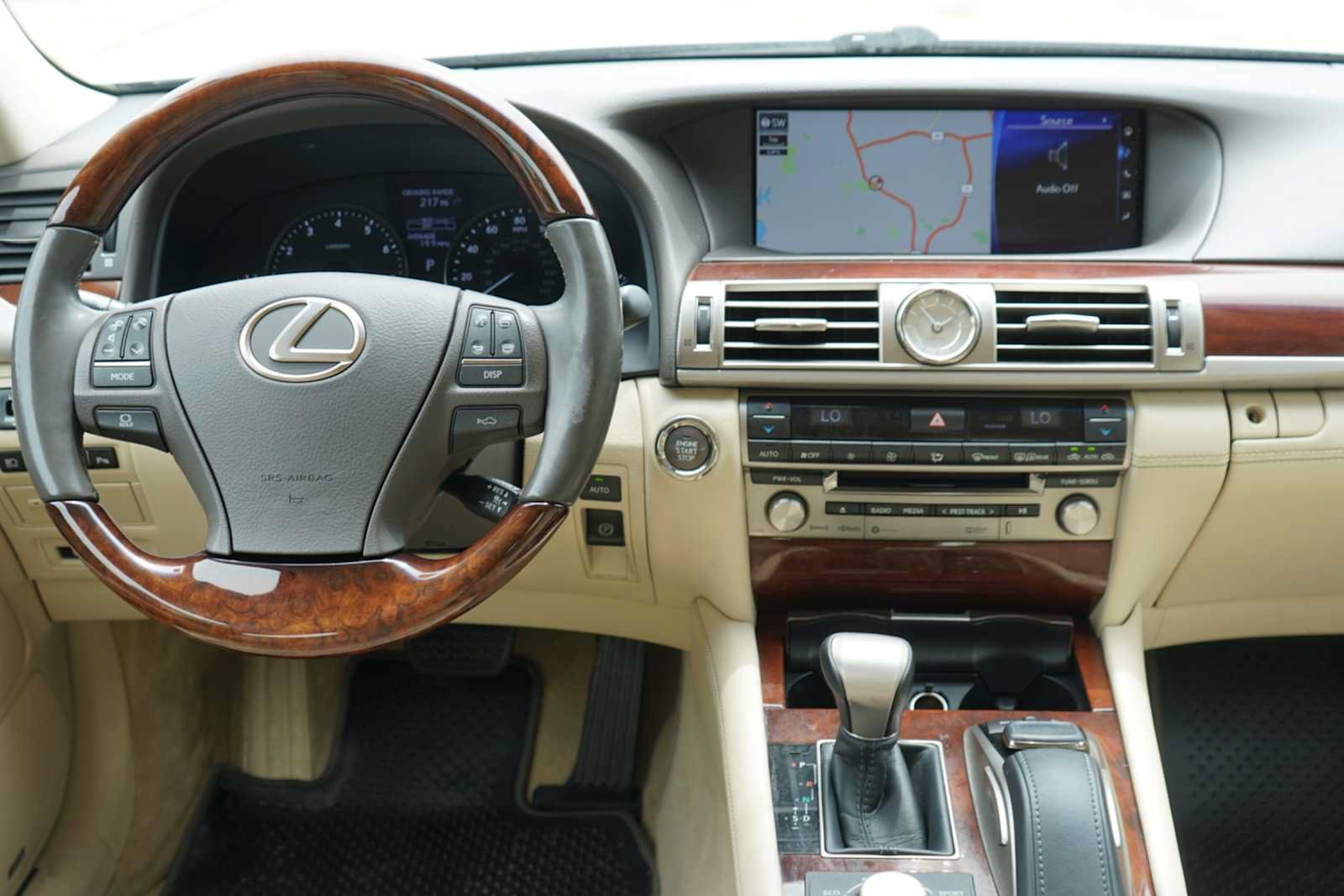 Used 2017 Lexus LS 460 w/ Comfort Package RWD image 22