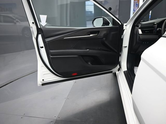 Used 2025 Toyota Camry LE image 9