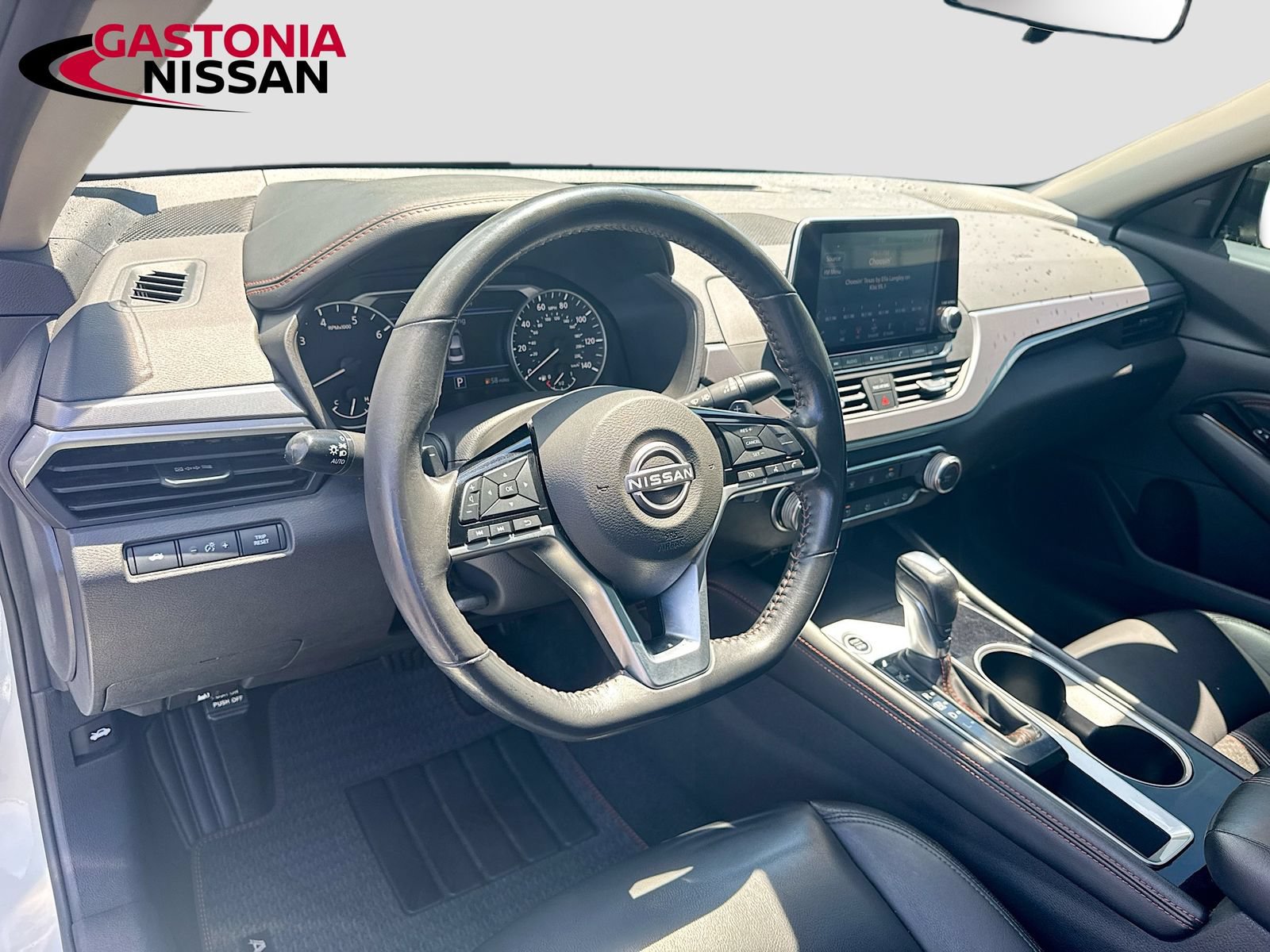 Used 2023 Nissan Altima 2.5 SR FWD image 11