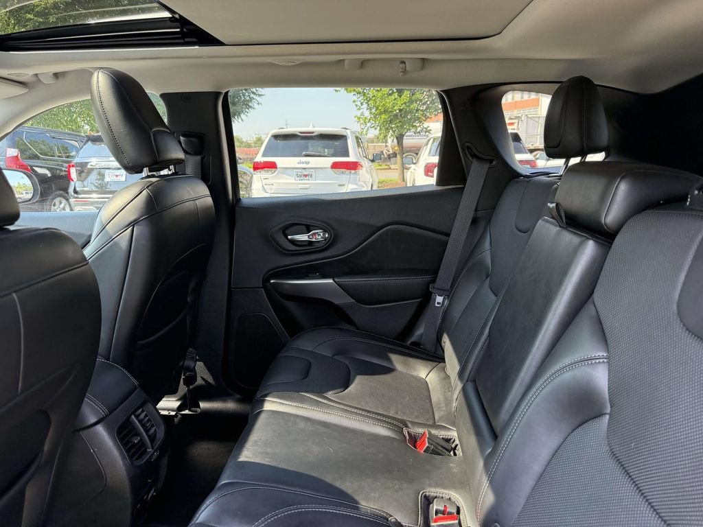 Used 2019 Jeep Cherokee Limited AWD/4WD image 18