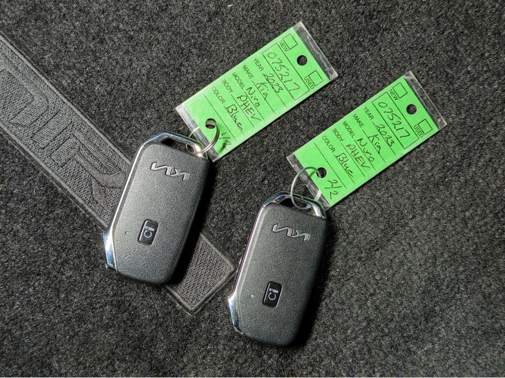 Used 2023 Kia Niro SX Touring image 23