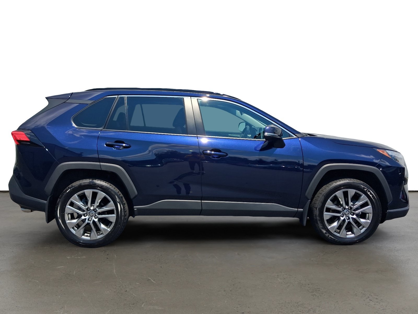 Used 2023 Toyota RAV4 XLE Premium AWD/4WD image 9