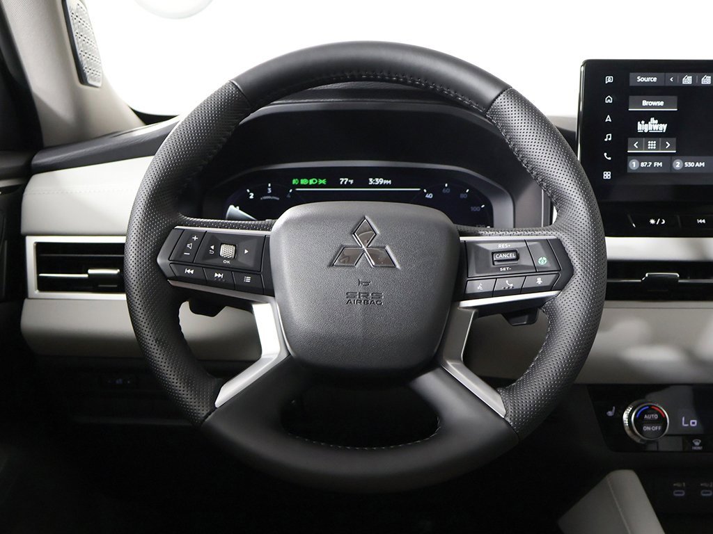 New 2025 Mitsubishi Outlander SE image 39