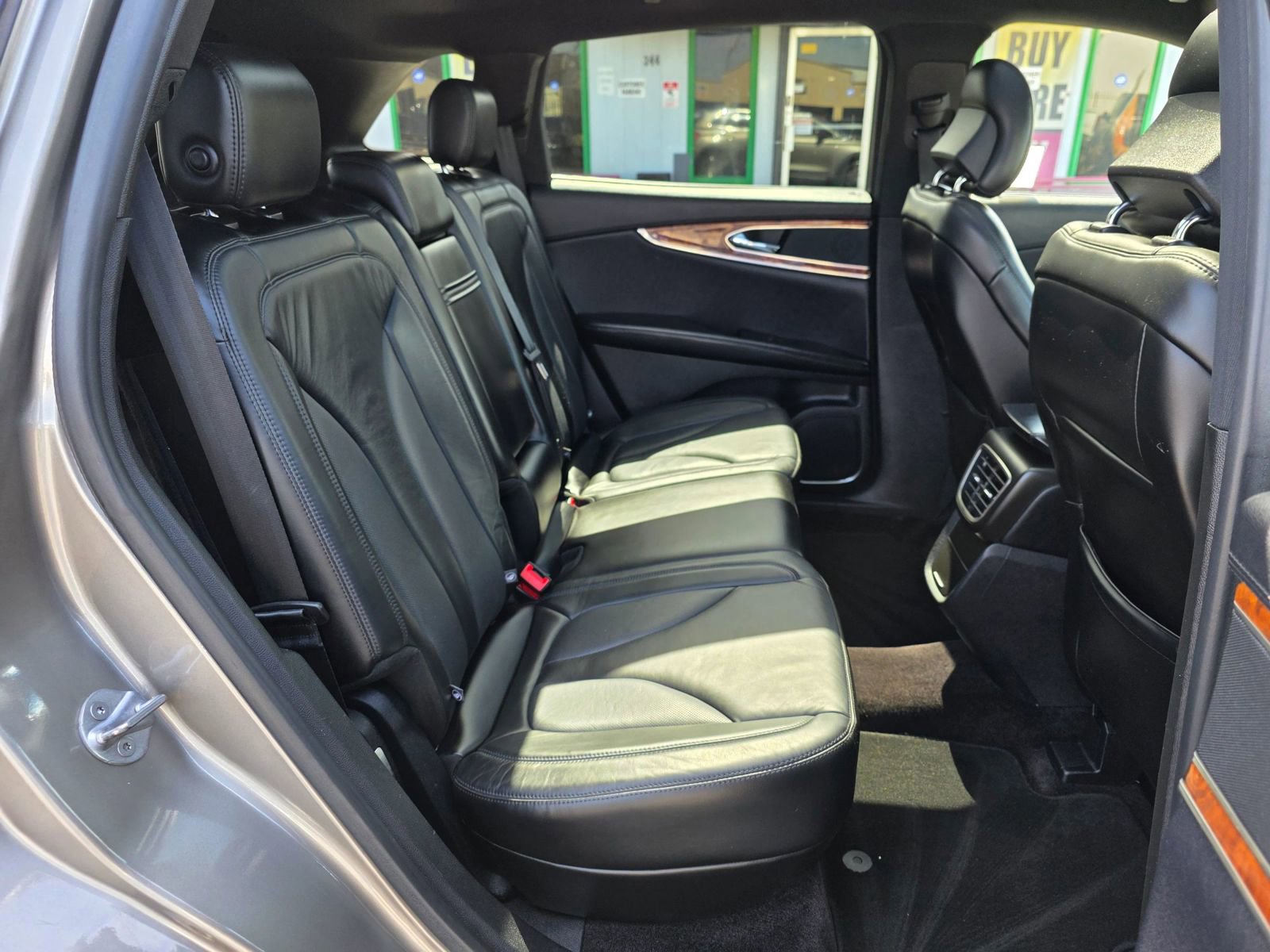 Used 2017 Lincoln MKX Select image 11