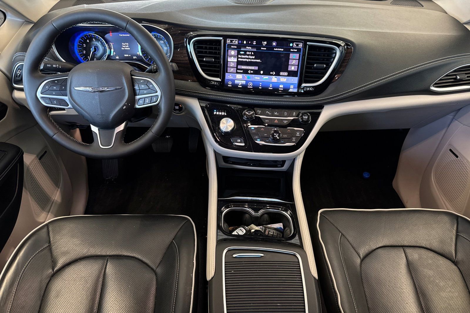 Used 2023 Chrysler Pacifica Limited w/ Uconnect Theater Family Group AWD/4WD image 15