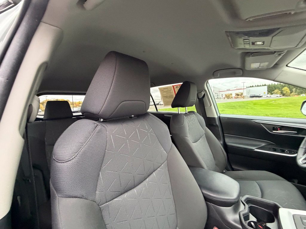 Used 2021 Toyota RAV4 XLE w/ XLE Grade Weather Package AWD/4WD image 34