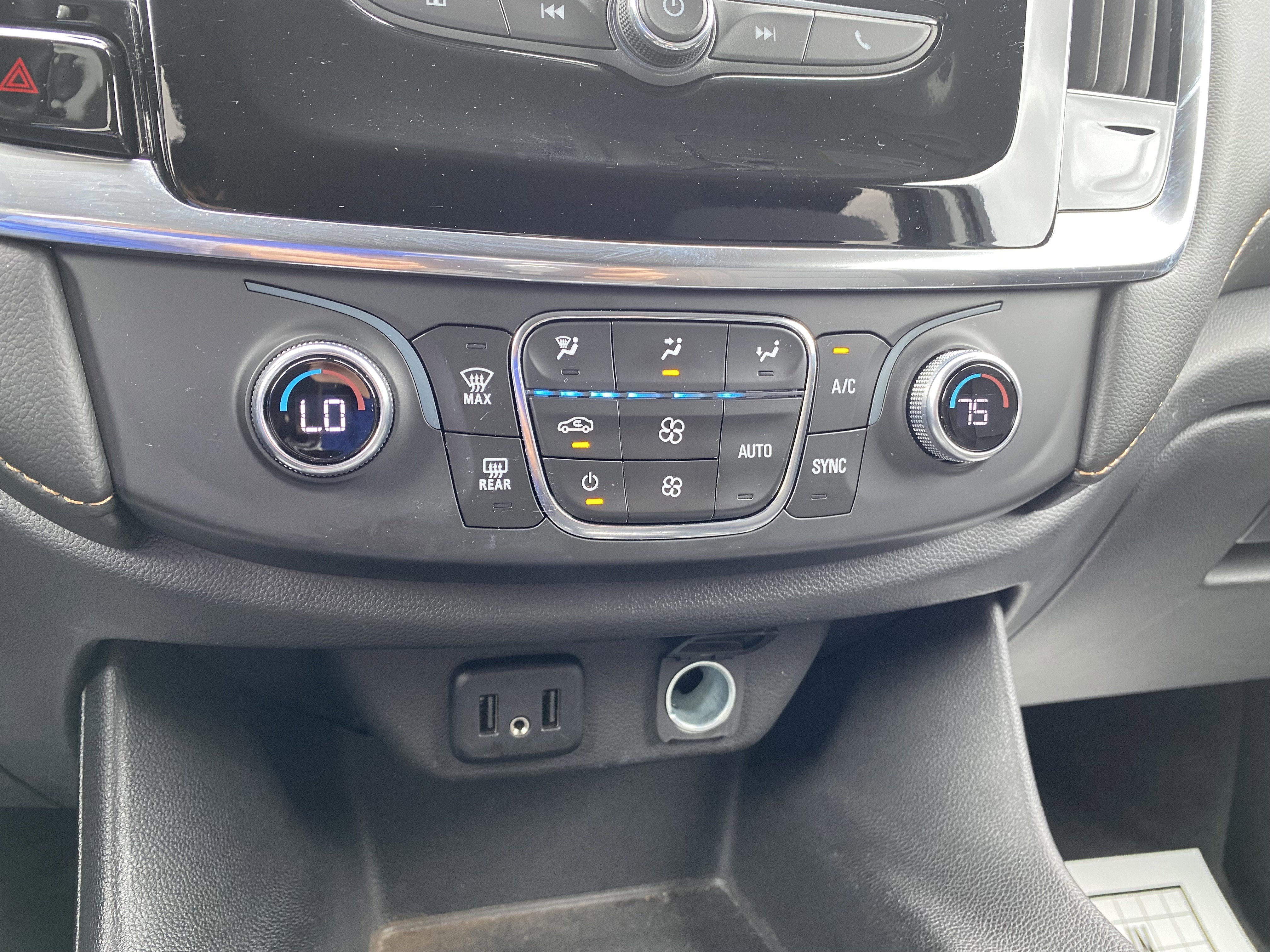 Used 2021 Chevrolet Traverse LT image 28