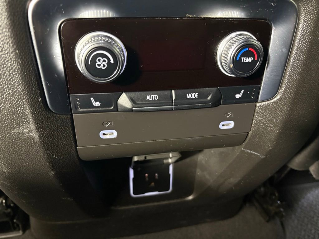 Used 2024 GMC Yukon Denali RWD image 35