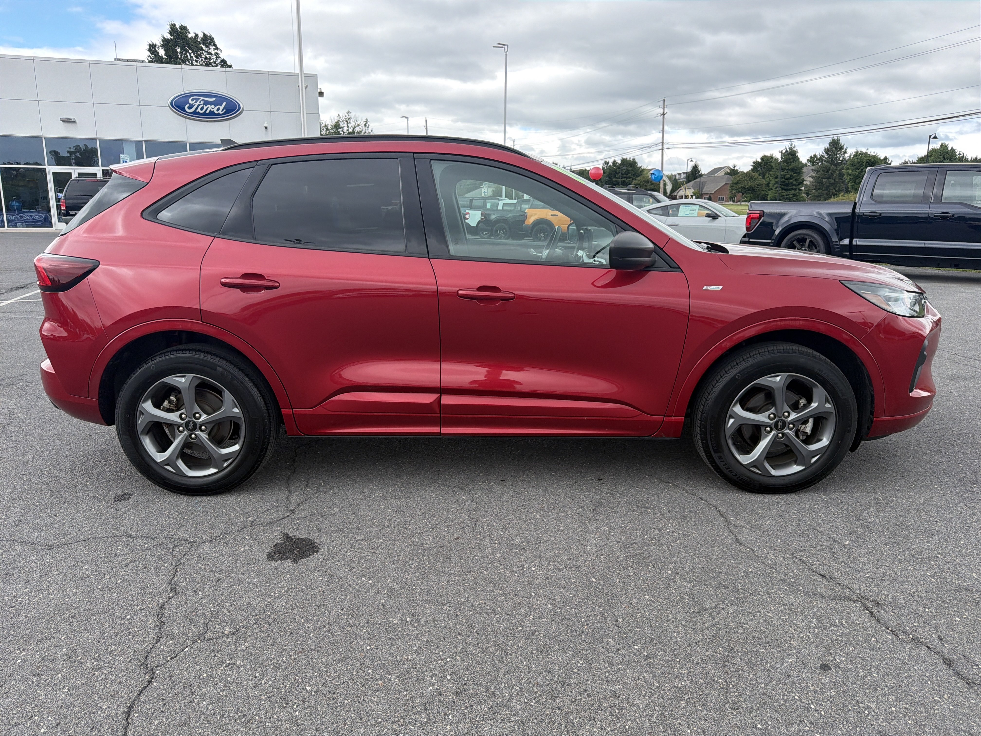 Used 2024 Ford Escape ST-Line AWD/4WD image 2