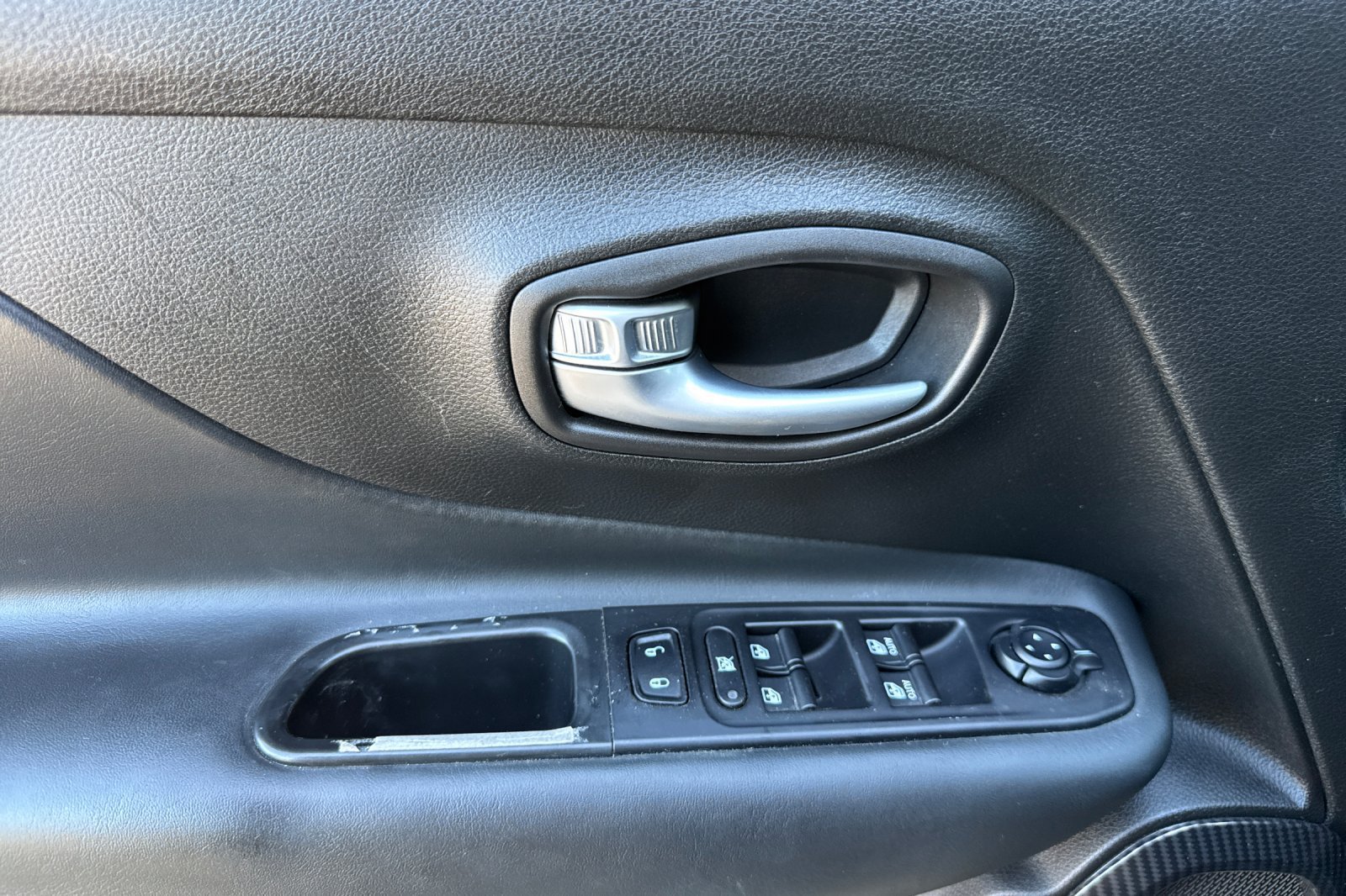 Used 2019 Jeep Renegade Altitude w/ Quick Order Package 2XM FWD image 11