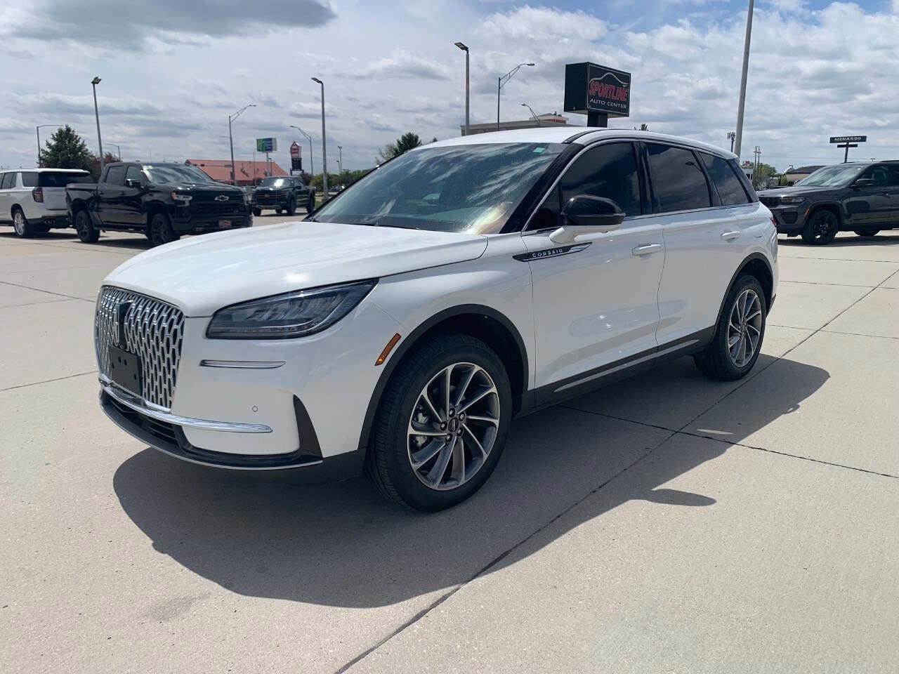 Used 2025 Lincoln Corsair AWD w/ Equipment Group 101A image 5