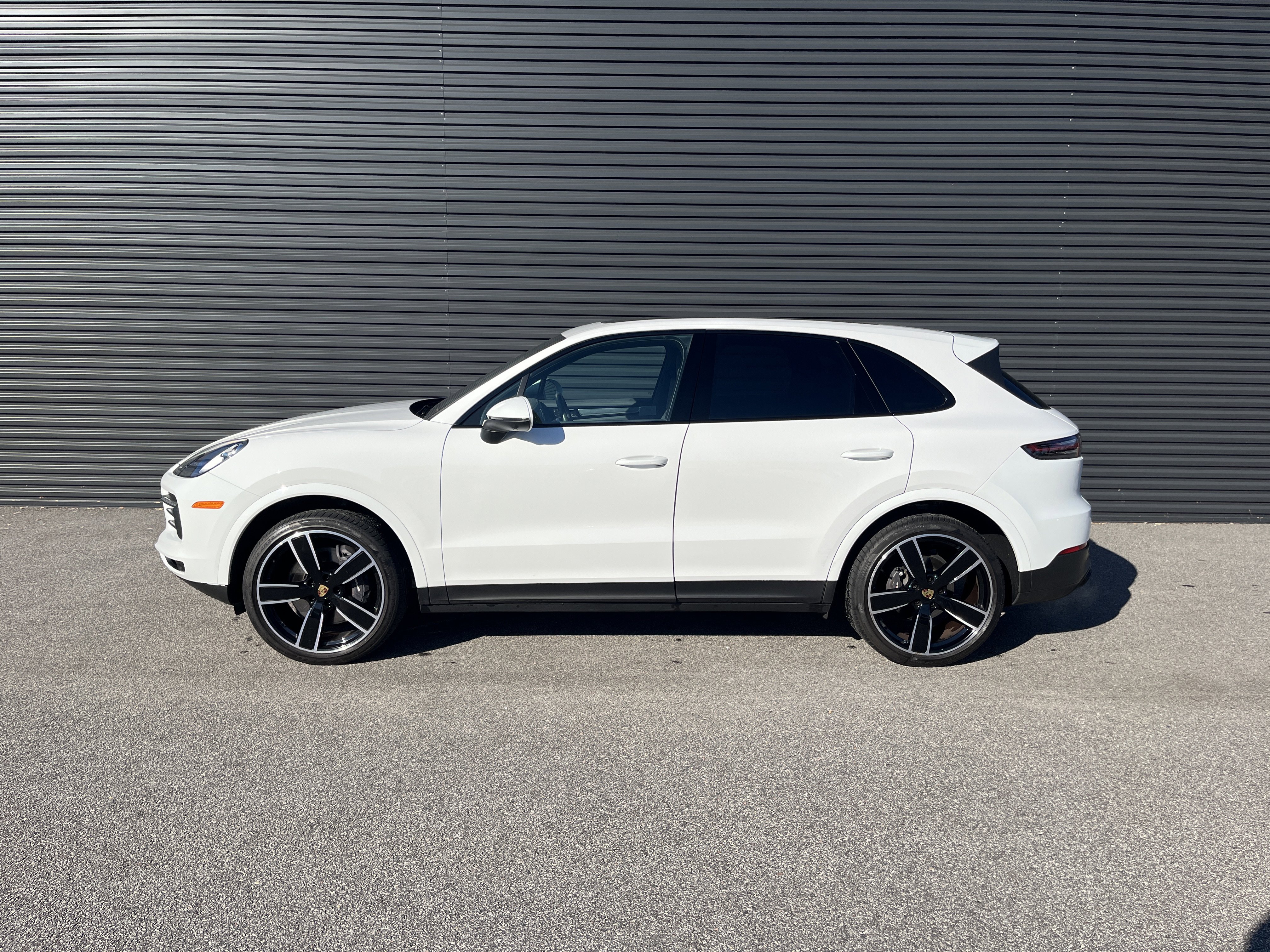 Certified 2023 Porsche Cayenne Platinum Edition image 2