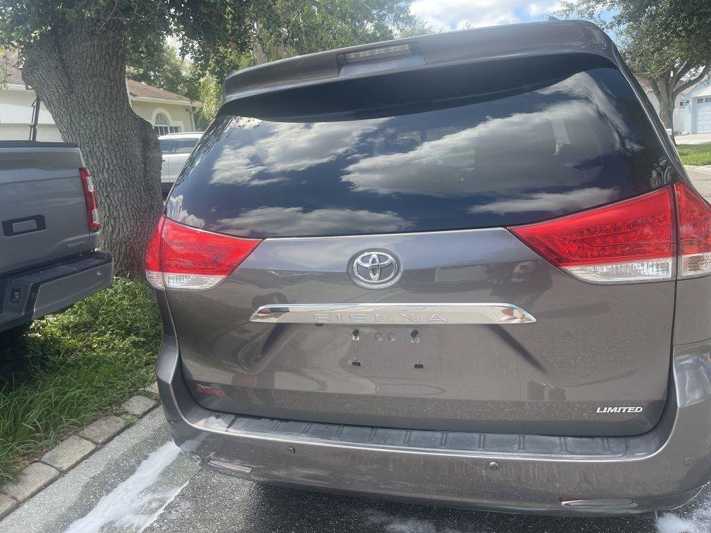 Used 2014 Toyota Sienna Limited w/ Limited Premium Package FWD image 12