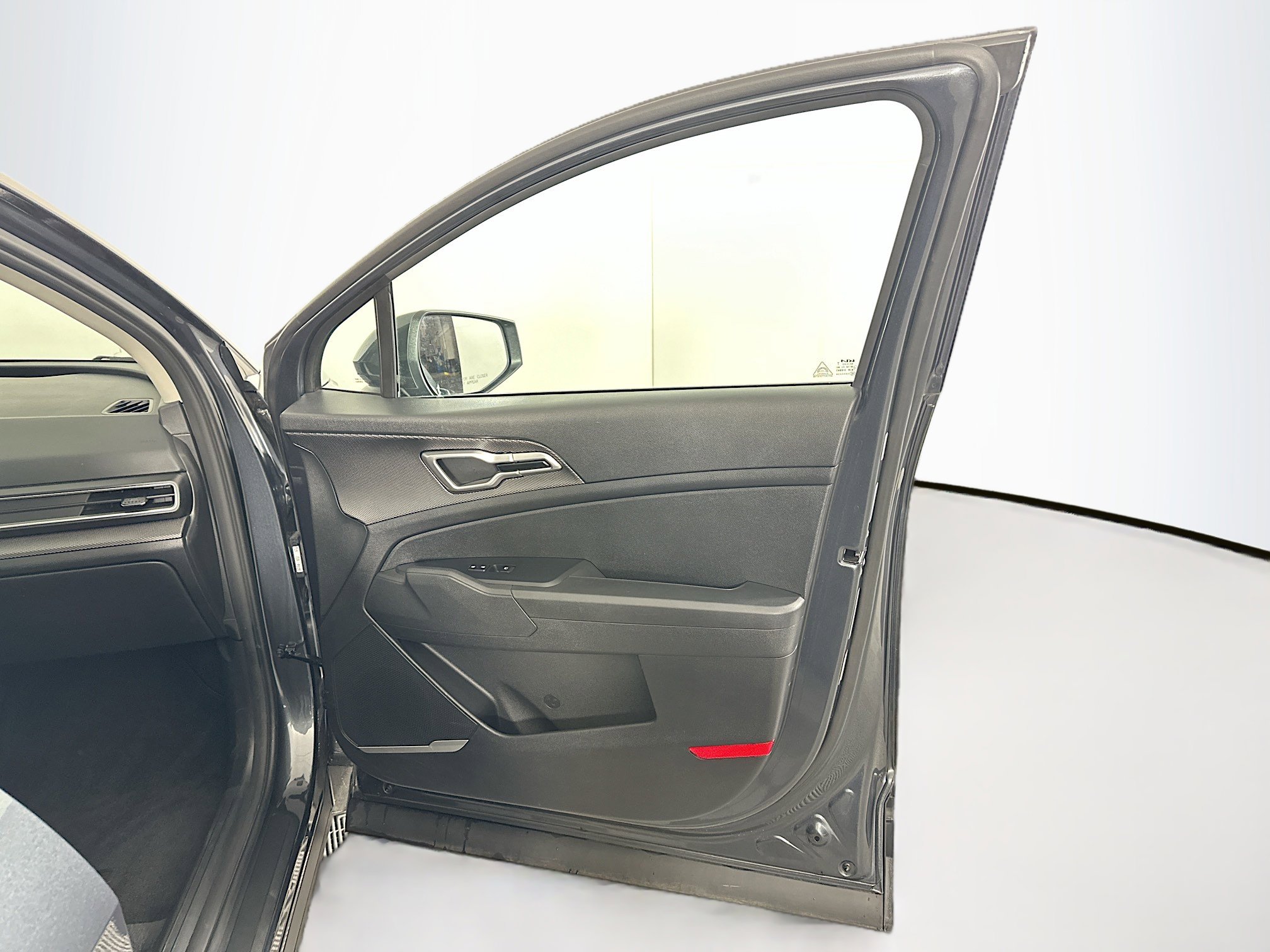 Used 2025 Kia Sportage LX image 31