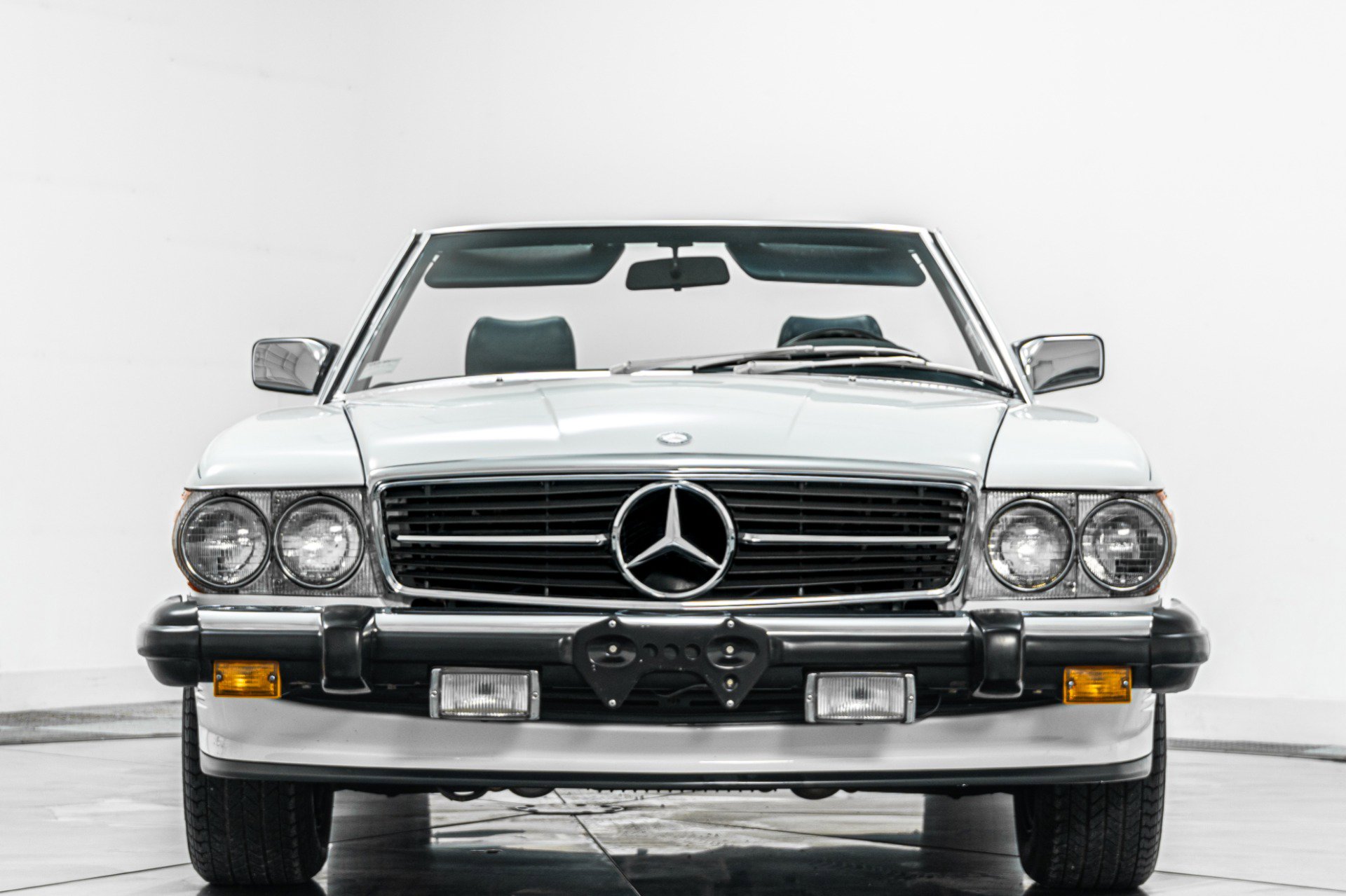 Used 1987 Mercedes-Benz 560 SL image 4