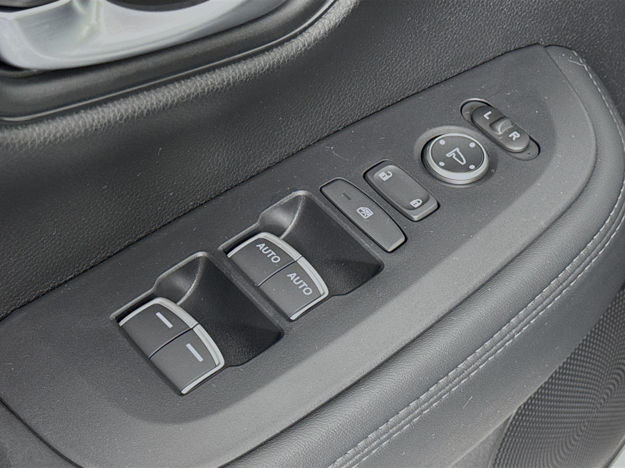 Certified 2024 Honda HR-V EX-L image 17