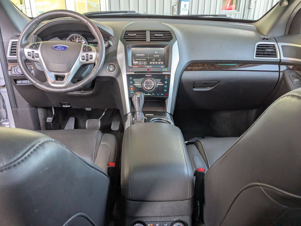 Used 2015 Ford Explorer Limited w/ Equipment Group 302A AWD/4WD image 14