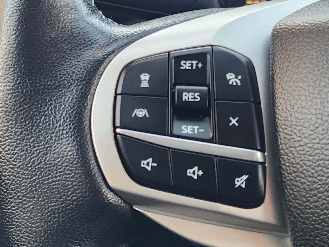 Used 2023 Ford Explorer Limited w/ Equipment Group 301A AWD/4WD image 27