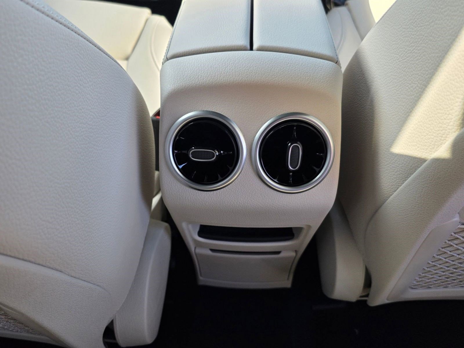 New 2026 Mercedes-Benz GLB 250 4MATIC image 25