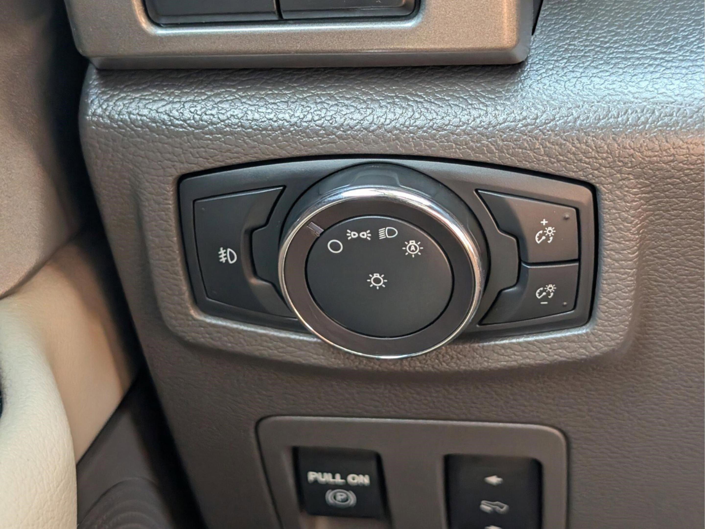 Used 2019 Ford Expedition Max XLT w/ Equipment Group 202A RWD image 23