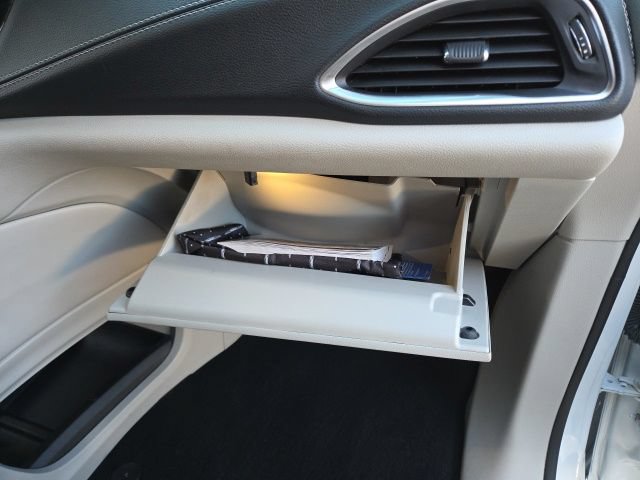 Used 2023 Chrysler Pacifica Limited FWD image 49