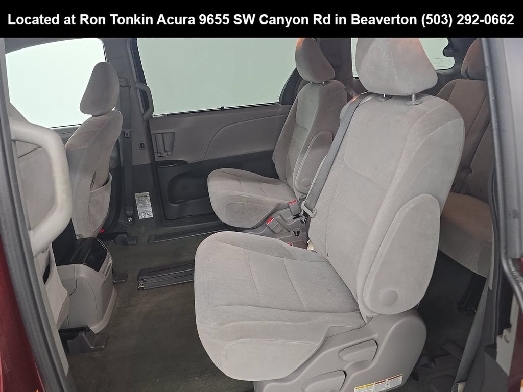 Used 2017 Toyota Sienna LE FWD image 12