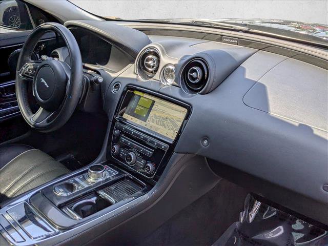 Used 2019 Jaguar XJ R-Sport image 22