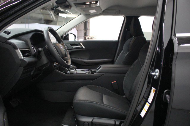 New 2026 Mitsubishi Outlander ES FWD image 6