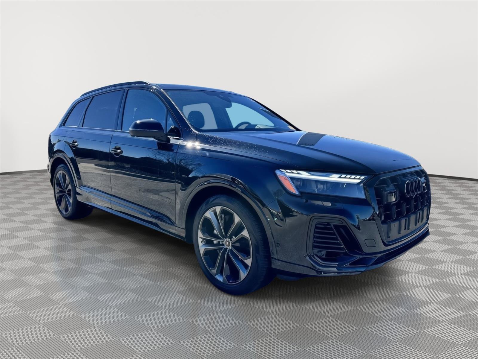 Used 2025 Audi Q7 3.0T Prestige w/ Prestige Package AWD/4WD image 3